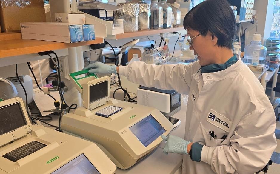 Ping Liu working in lab
